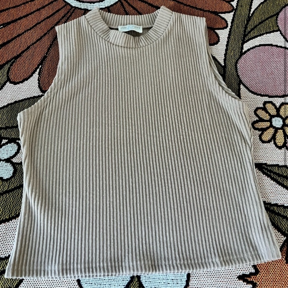 Francesca’s Tank - Picture 2 of 3